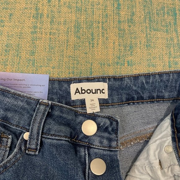 Mom Jeans - Picture 3 of 4